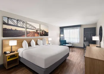 Days Inn by Wyndham Carlisle hotel thumbnail 4
