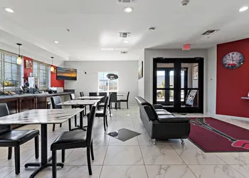 Paris Inn & Suites hotel thumbnail 2