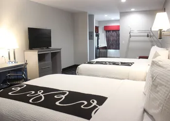 Paris Inn & Suites hotel thumbnail 6