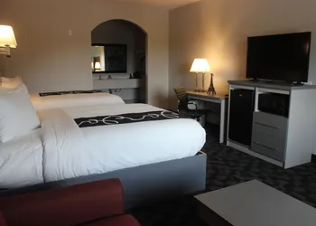 Paris Inn & Suites hotel thumbnail 7