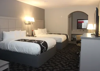 Paris Inn & Suites hotel thumbnail 8