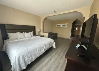 Port Hope Inn hotel thumbnail 6