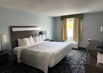 Q Lodge hotel thumbnail 4