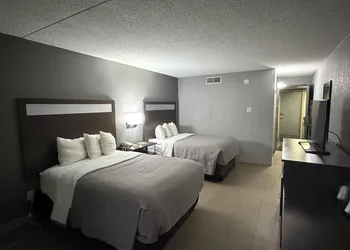 Q Lodge hotel thumbnail 6