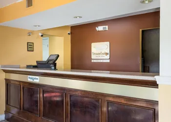 Econo Lodge Inn & Suites Brooks - Louisville South hotel thumbnail 2