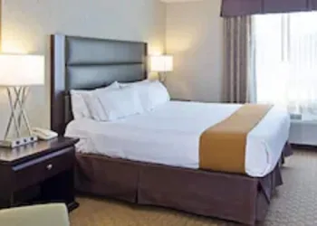 Holiday Inn Express Hotel & Suites Ottawa Airport by IHG hotel thumbnail 7