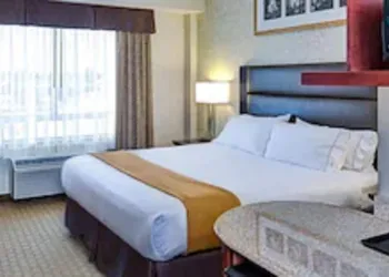 Holiday Inn Express Hotel & Suites Ottawa Airport by IHG hotel thumbnail 8
