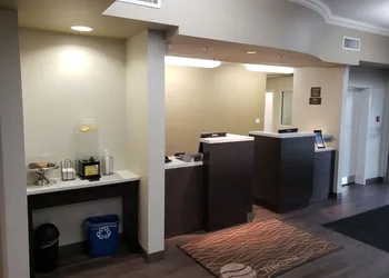 Comfort Inn & Suites Red Deer hotel thumbnail 2