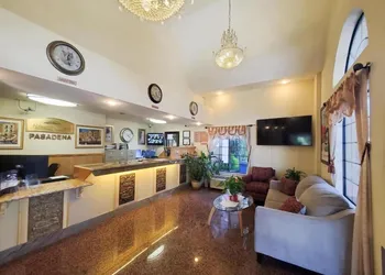 Howard Johnson by Wyndham Pasadena hotel thumbnail 2