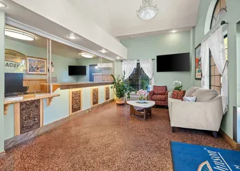 Howard Johnson by Wyndham Pasadena hotel thumbnail 4