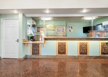 Howard Johnson by Wyndham Pasadena hotel thumbnail 5