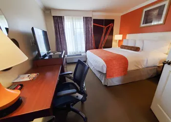 Howard Johnson by Wyndham Pasadena hotel thumbnail 7