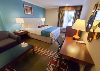 Howard Johnson by Wyndham Pasadena hotel thumbnail 8
