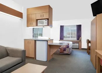Microtel Inn & Suites by Wyndham Mankato hotel thumbnail 5