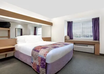 Microtel Inn & Suites by Wyndham Mankato hotel thumbnail 6