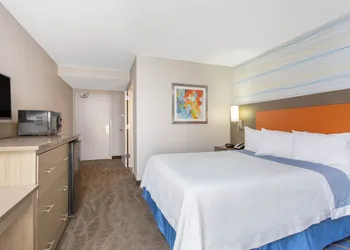 Days Inn by Wyndham Lanham Washington DC hotel thumbnail 8