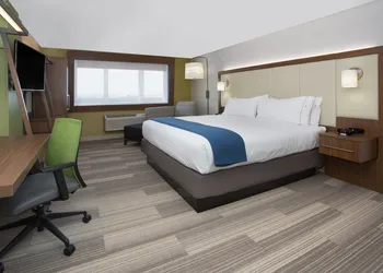 Holiday Inn Express & Suites Santa Ana - Orange County by IHG hotel thumbnail 2