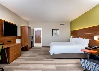 Holiday Inn Express & Suites Santa Ana - Orange County by IHG hotel thumbnail 4