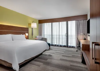 Holiday Inn Express & Suites Santa Ana - Orange County by IHG hotel thumbnail 6