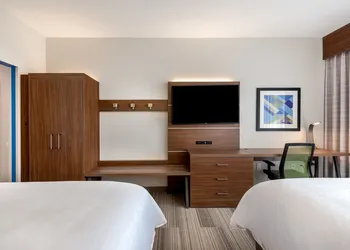 Holiday Inn Express & Suites Santa Ana - Orange County by IHG hotel thumbnail 7