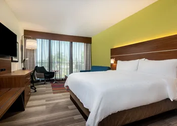 Holiday Inn Express & Suites Santa Ana - Orange County by IHG hotel thumbnail 8