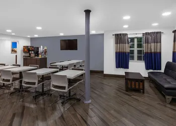 Microtel Inn & Suites by Wyndham Baltimore BWI Airport hotel thumbnail 2