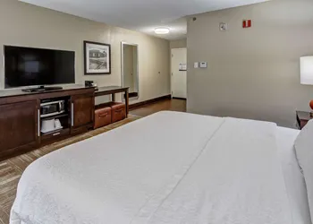 Hampton Inn Corinth hotel thumbnail 8