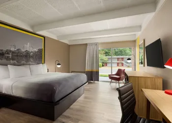 Super 8 by Wyndham Macon GA hotel thumbnail 8