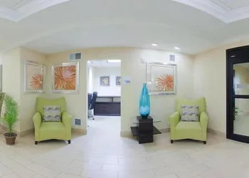 Holiday Inn Express Hotel & Suites Lebanon by IHG hotel thumbnail 2