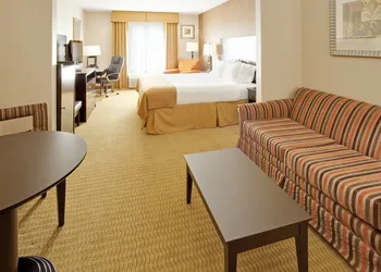 Holiday Inn Express Hotel & Suites Lebanon by IHG hotel thumbnail 4