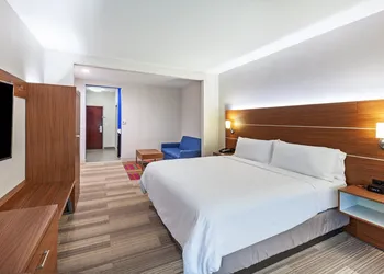 Holiday Inn Express Hotel & Suites Orange by IHG hotel thumbnail 8