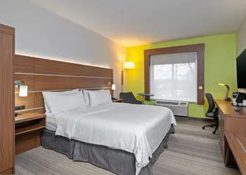 Holiday Inn Express Hotel & Suites Woodbridge by IHG hotel thumbnail 4