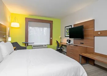 Holiday Inn Express Hotel & Suites Woodbridge by IHG hotel thumbnail 7