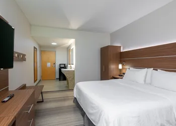 Holiday Inn Express Hotel & Suites Woodbridge by IHG hotel thumbnail 8