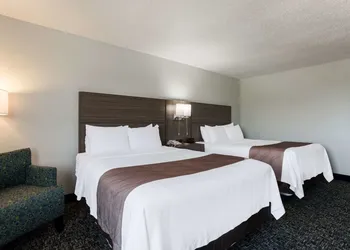Quality Inn & Suites Ferdinand hotel thumbnail 6