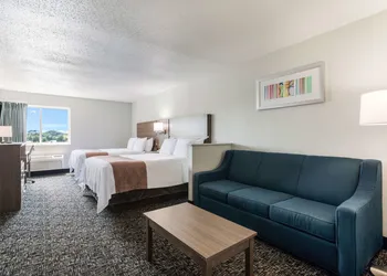 Quality Inn & Suites Ferdinand hotel thumbnail 7
