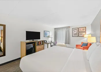 La Quinta Inn & Suites by Wyndham Atlanta Douglasville hotel thumbnail 8