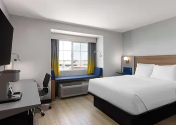 Microtel Inn & Suites by Wyndham Tracy hotel thumbnail 3