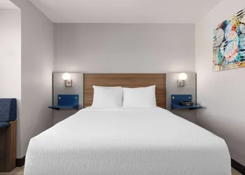 Microtel Inn & Suites by Wyndham Tracy hotel thumbnail 4