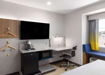 Microtel Inn & Suites by Wyndham Tracy hotel thumbnail 5
