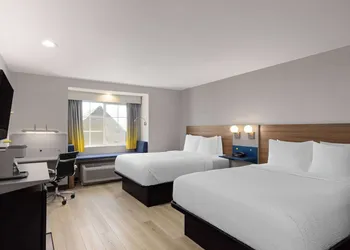Microtel Inn & Suites by Wyndham Tracy hotel thumbnail 7