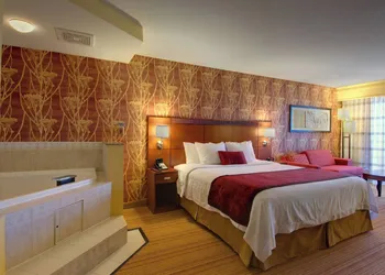 Courtyard by Marriott Madison East hotel thumbnail 6