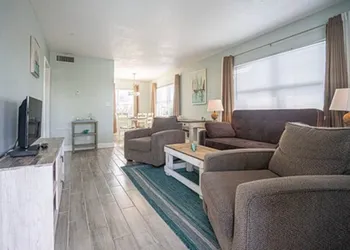 Carriage House Resort Motel hotel thumbnail 7
