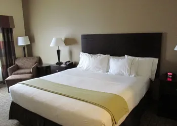 Holiday Inn Express & Suites Wheeling by IHG hotel thumbnail 2