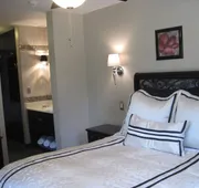 The North Shore Inn hotel detail image 7