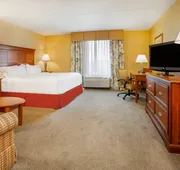 Holiday Inn Express & Suites Bloomington by IHG hotel detail image 4