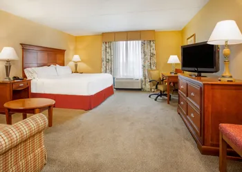 Holiday Inn Express & Suites Bloomington by IHG hotel thumbnail 4