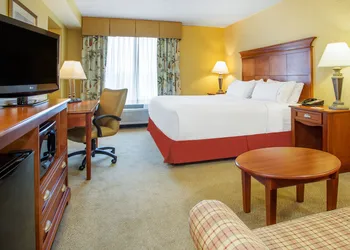 Holiday Inn Express & Suites Bloomington by IHG hotel thumbnail 5