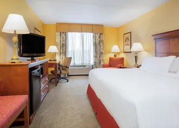 Holiday Inn Express & Suites Bloomington by IHG hotel thumbnail 6