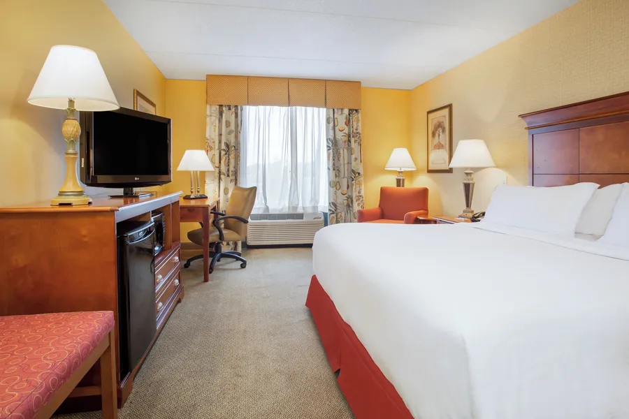 Holiday Inn Express & Suites Bloomington by IHG hotel detail image 6